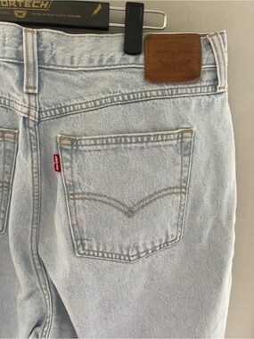 Womens levis 80’s mom jeans